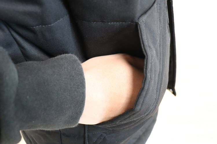 ジーベック 防寒ベスト213 ポケット部分