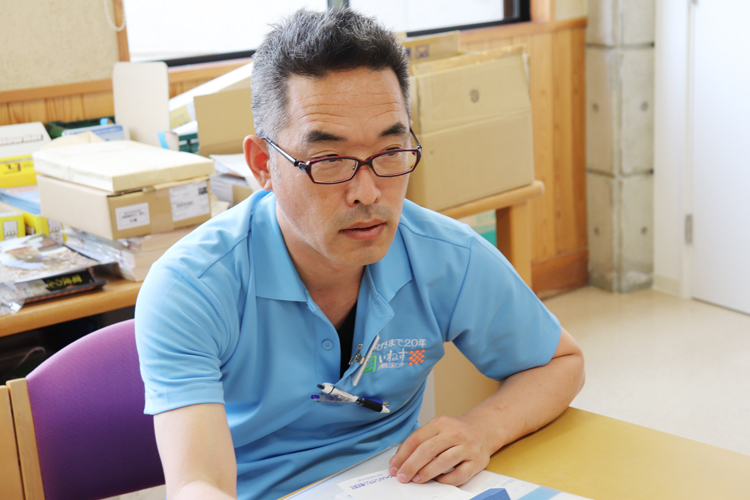 周年記念にユニフォームを新しくしたお客様　インタビューの様子