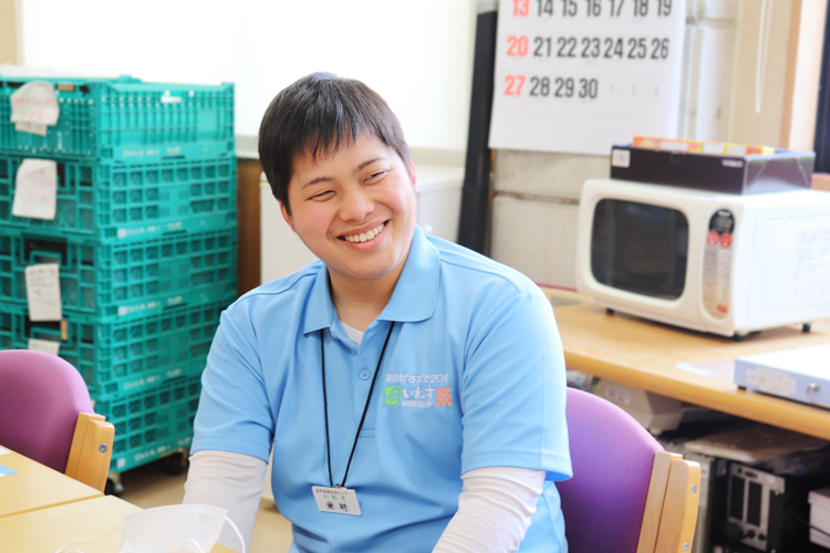 周年記念にユニフォームを新しくしたお客様　インタビューの様子