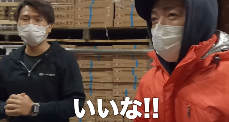 ヒーターベストの暖かさに笑顔になるスタッフさん