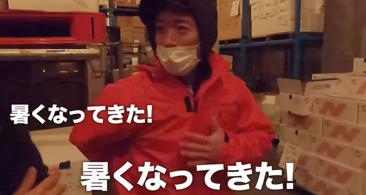 ヒーターベストのおかげで暑くなってきたと話すひろしさん