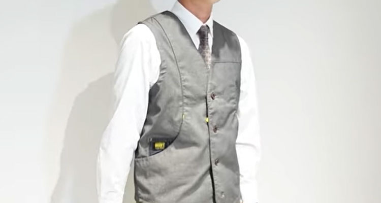 インナーにはネクタイを合わせたシャツのスタイルにしてもおしゃれ