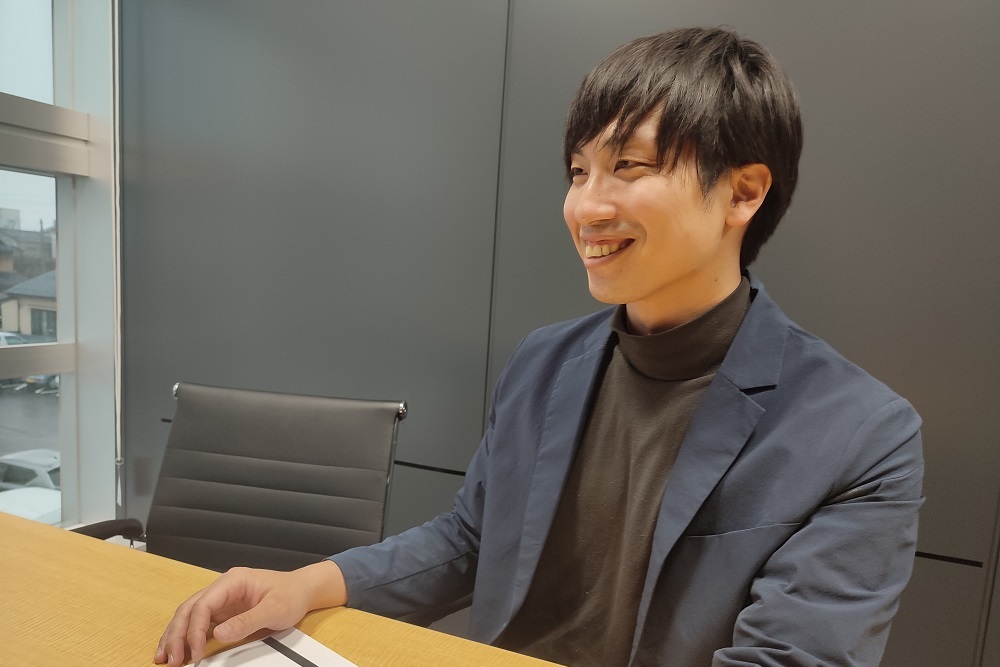 導入後アンケートについて語るスタッフ