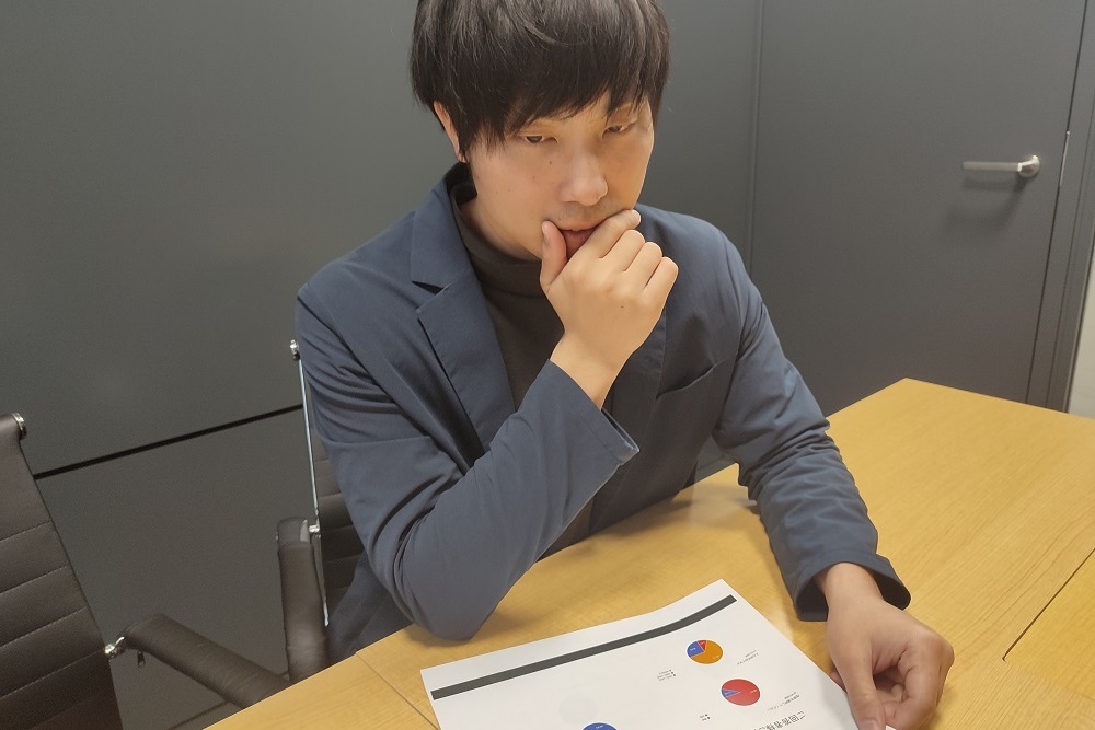 導入後アンケートについて語るスタッフ