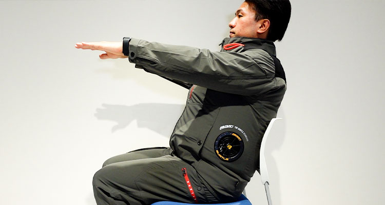 サイドファンなら椅子の背もたれにファンが当たりません