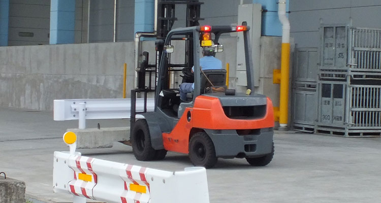 倉庫業界（フォークリフト操縦手）