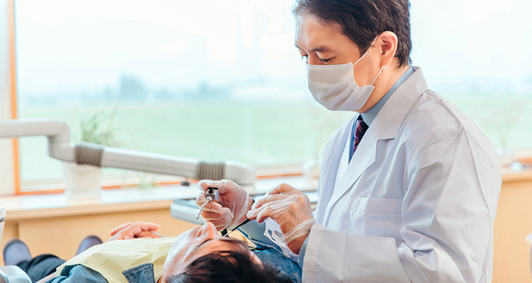 歯医者の男性