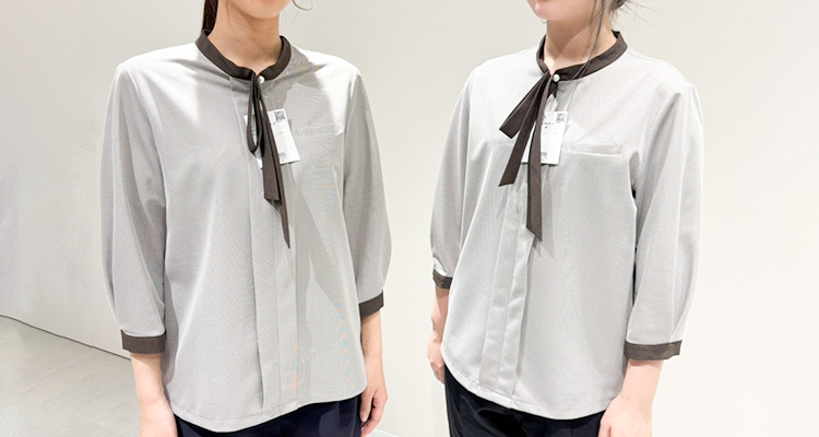 試着するスタッフ（AR7620）