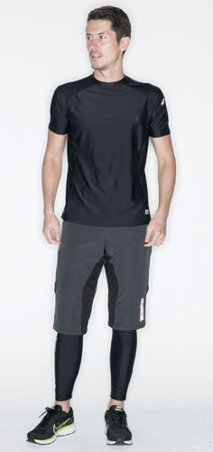 着圧低めでゆったりTシャツ感覚で着られる半袖コンプレッションウェア。TS DESGIN 841552