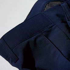 ウエスト横のストレッチ素材でらくらくフィット