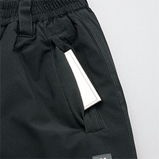 左ポケットフラップ付き