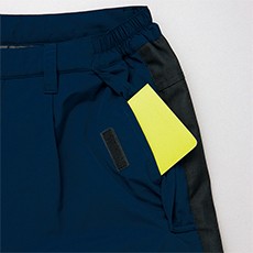 フラップ付き腰ポケット