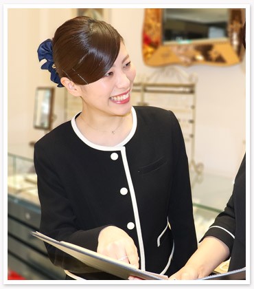 株式会社宝⽯時計の武内スタッフ1