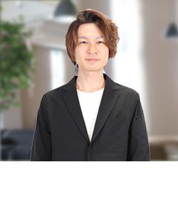 スタッフ 坪田